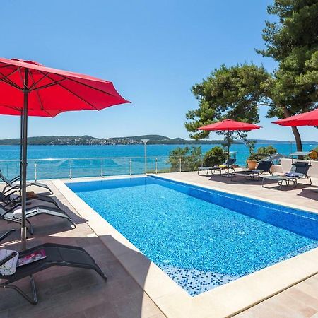 Gem Of The Sea Luxury Beach Apartment With Brand New Heating Infinity Pool Trogir Bagian luar foto
