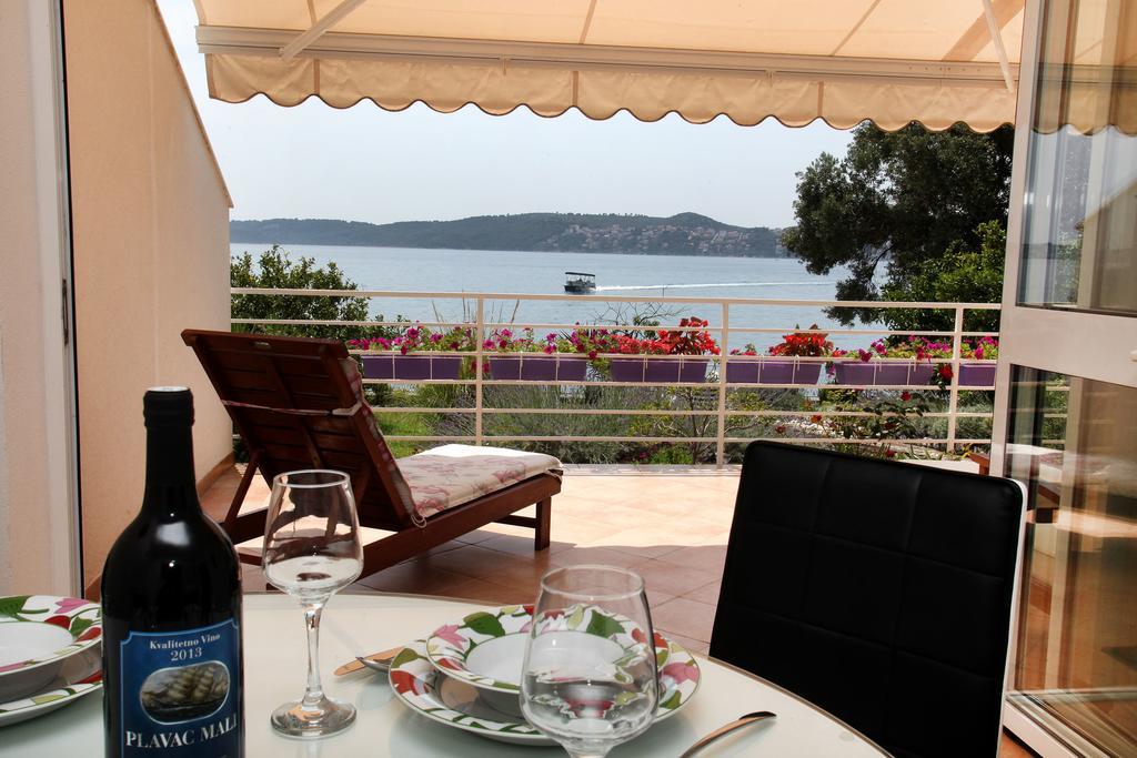 Gem Of The Sea Luxury Beach Apartment With Brand New Heating Infinity Pool Trogir Bagian luar foto