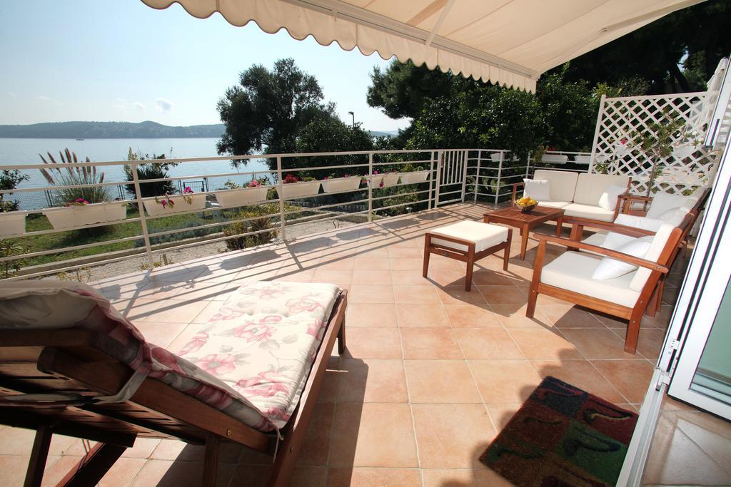 Gem Of The Sea Luxury Beach Apartment With Brand New Heating Infinity Pool Trogir Bagian luar foto
