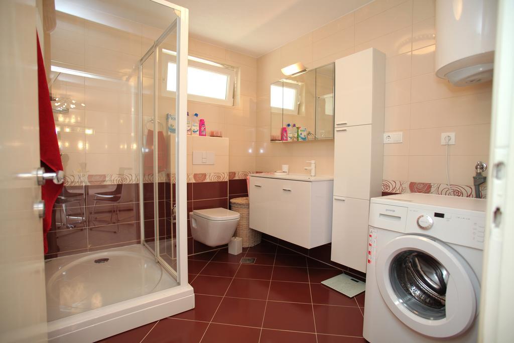 Gem Of The Sea Luxury Beach Apartment With Brand New Heating Infinity Pool Trogir Bagian luar foto
