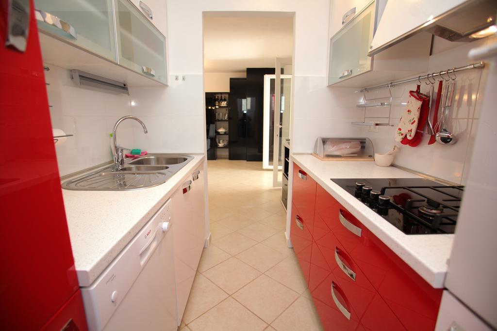 Gem Of The Sea Luxury Beach Apartment With Brand New Heating Infinity Pool Trogir Bagian luar foto