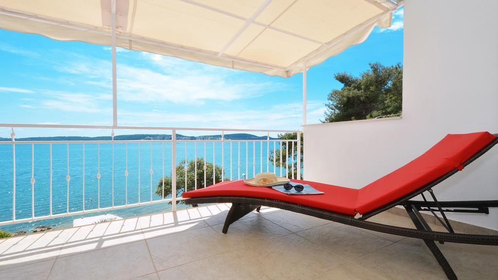 Gem Of The Sea Luxury Beach Apartment With Brand New Heating Infinity Pool Trogir Bagian luar foto