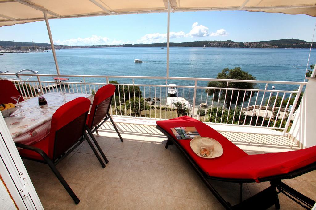 Gem Of The Sea Luxury Beach Apartment With Brand New Heating Infinity Pool Trogir Bagian luar foto
