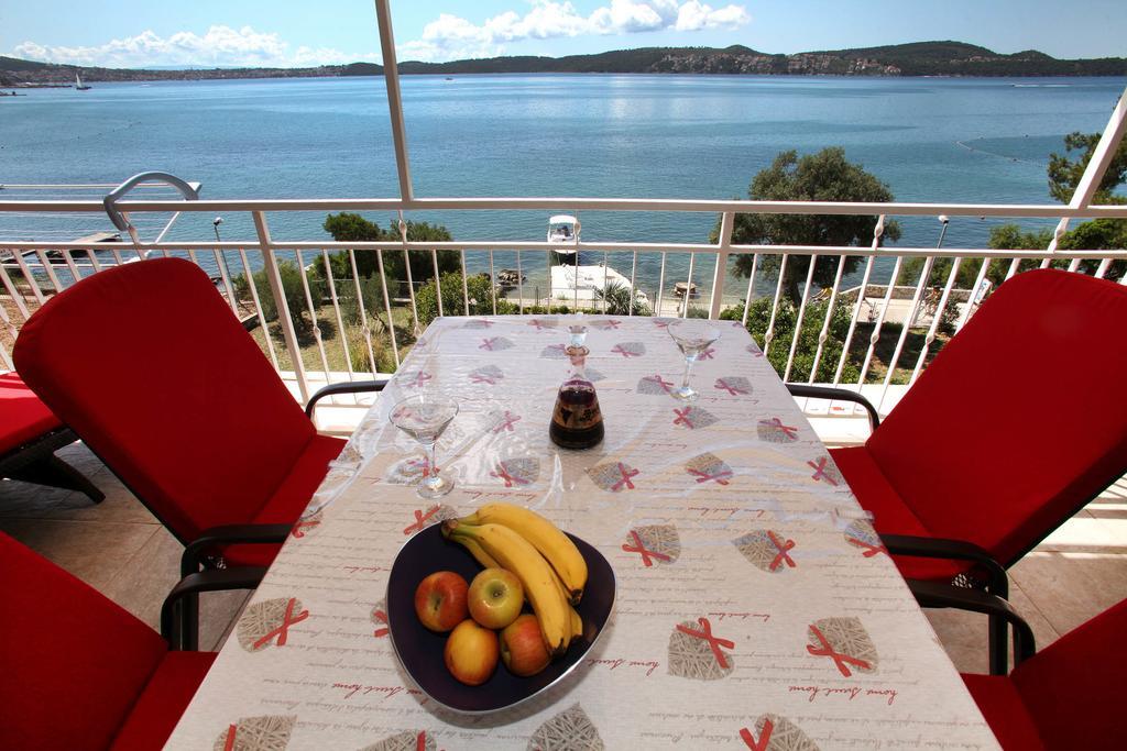 Gem Of The Sea Luxury Beach Apartment With Brand New Heating Infinity Pool Trogir Bagian luar foto