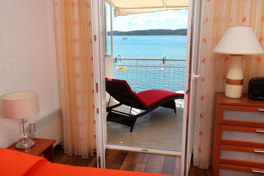 Gem Of The Sea Luxury Beach Apartment With Brand New Heating Infinity Pool Trogir Bagian luar foto