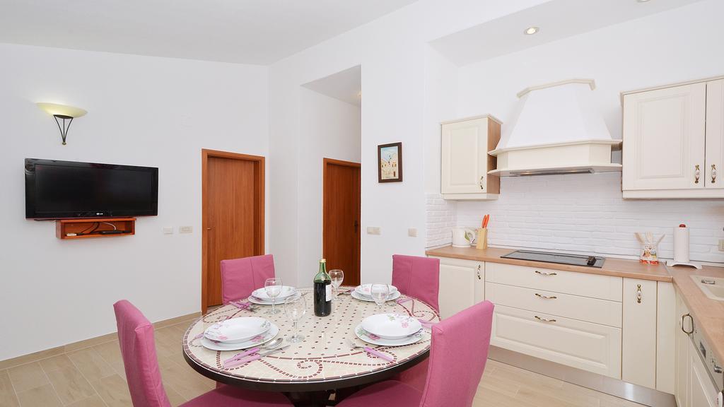 Gem Of The Sea Luxury Beach Apartment With Brand New Heating Infinity Pool Trogir Bagian luar foto