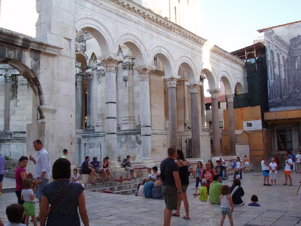 Gem Of The Sea Luxury Beach Apartment With Brand New Heating Infinity Pool Trogir Bagian luar foto