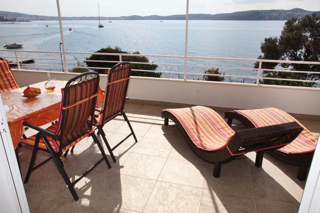 Gem Of The Sea Luxury Beach Apartment With Brand New Heating Infinity Pool Trogir Bagian luar foto