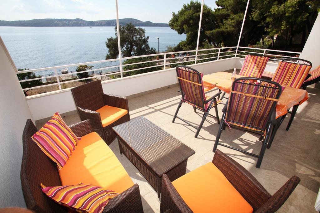 Gem Of The Sea Luxury Beach Apartment With Brand New Heating Infinity Pool Trogir Bagian luar foto