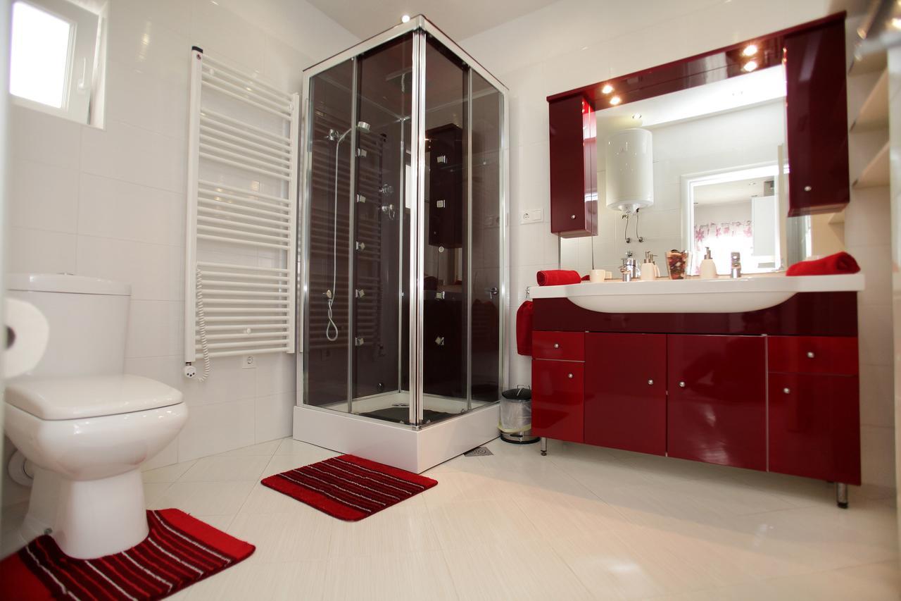 Gem Of The Sea Luxury Beach Apartment With Brand New Heating Infinity Pool Trogir Bagian luar foto