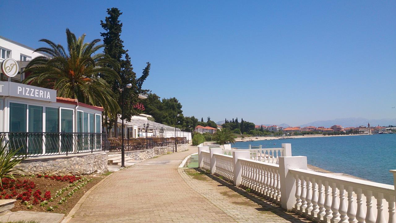 Gem Of The Sea Luxury Beach Apartment With Brand New Heating Infinity Pool Trogir Bagian luar foto