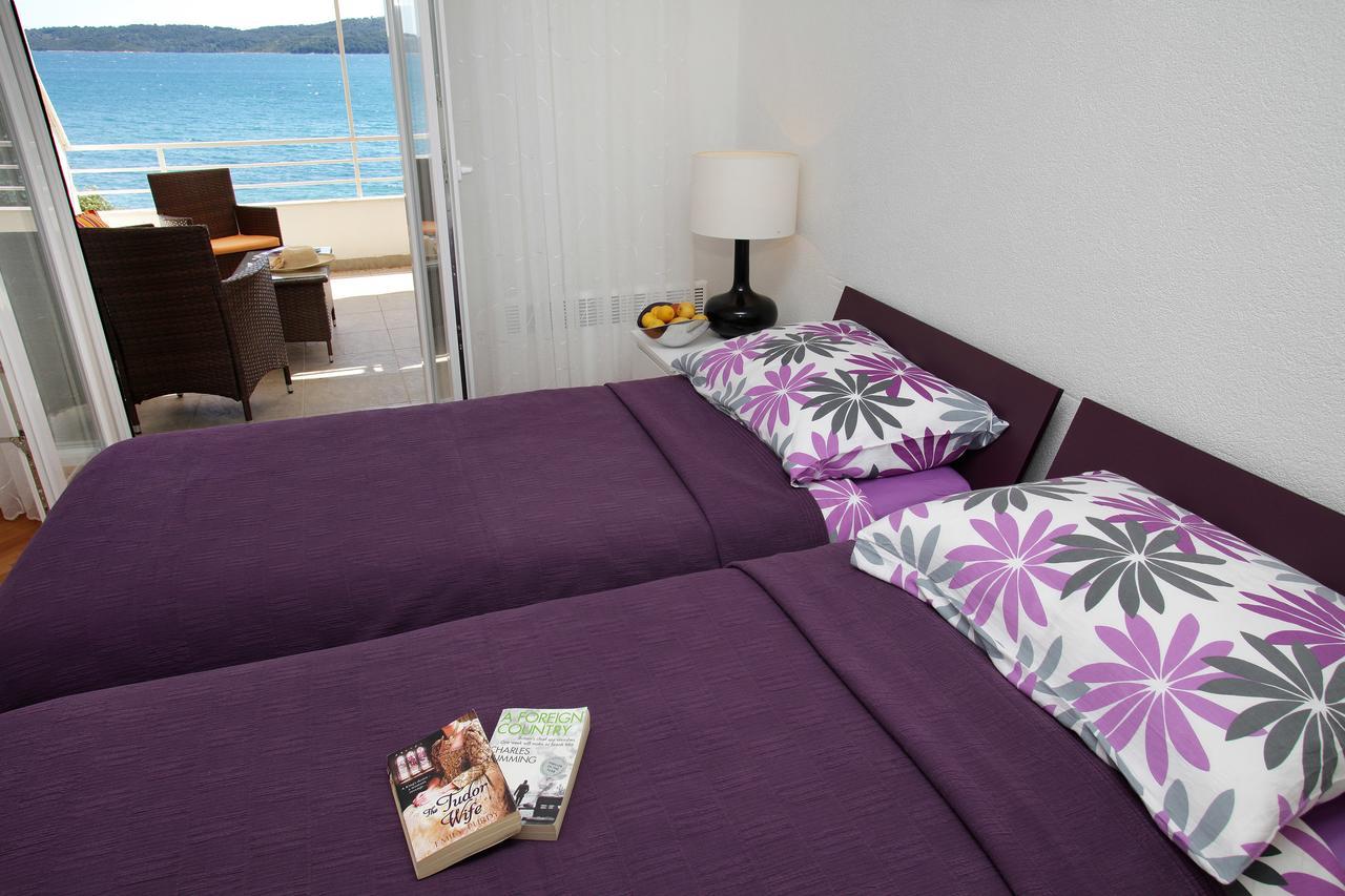 Gem Of The Sea Luxury Beach Apartment With Brand New Heating Infinity Pool Trogir Bagian luar foto