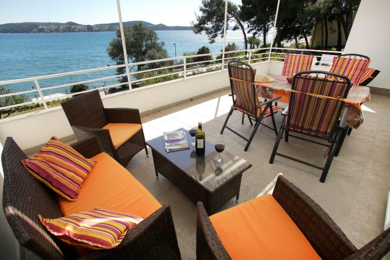 Gem Of The Sea Luxury Beach Apartment With Brand New Heating Infinity Pool Trogir Bagian luar foto