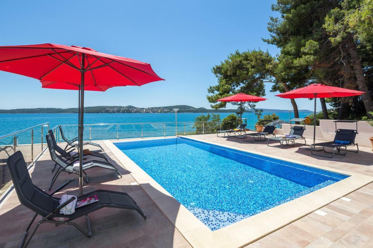 Gem Of The Sea Luxury Beach Apartment With Brand New Heating Infinity Pool Trogir Bagian luar foto