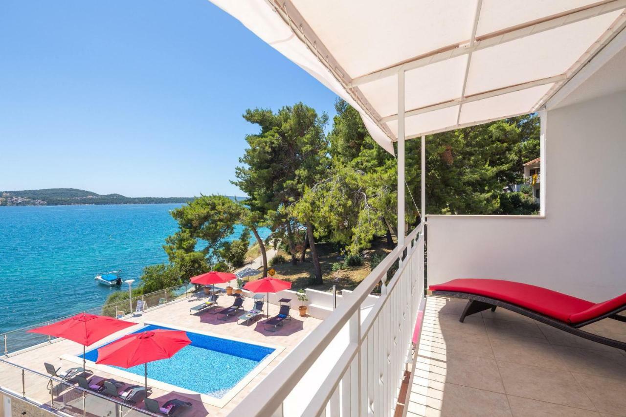 Gem Of The Sea Luxury Beach Apartment With Brand New Heating Infinity Pool Trogir Bagian luar foto