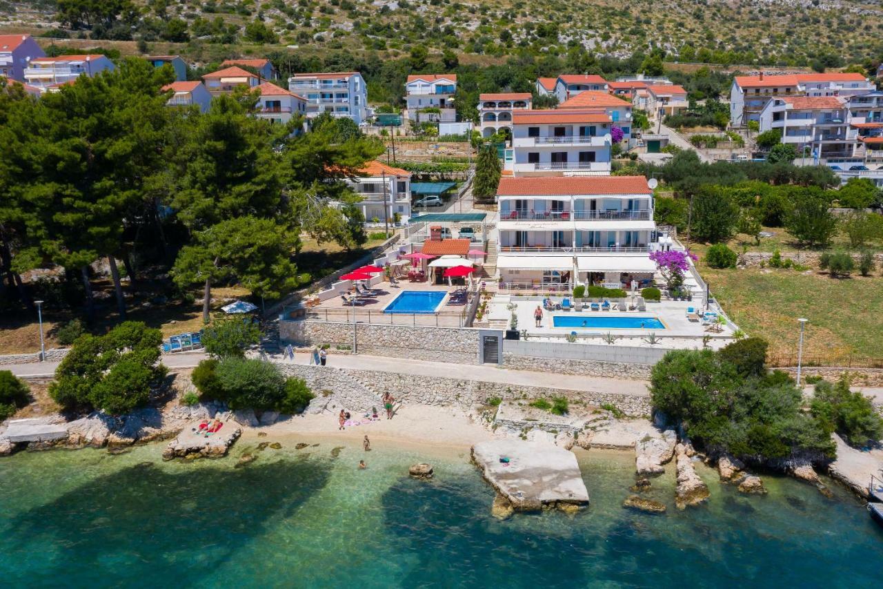 Gem Of The Sea Luxury Beach Apartment With Brand New Heating Infinity Pool Trogir Bagian luar foto