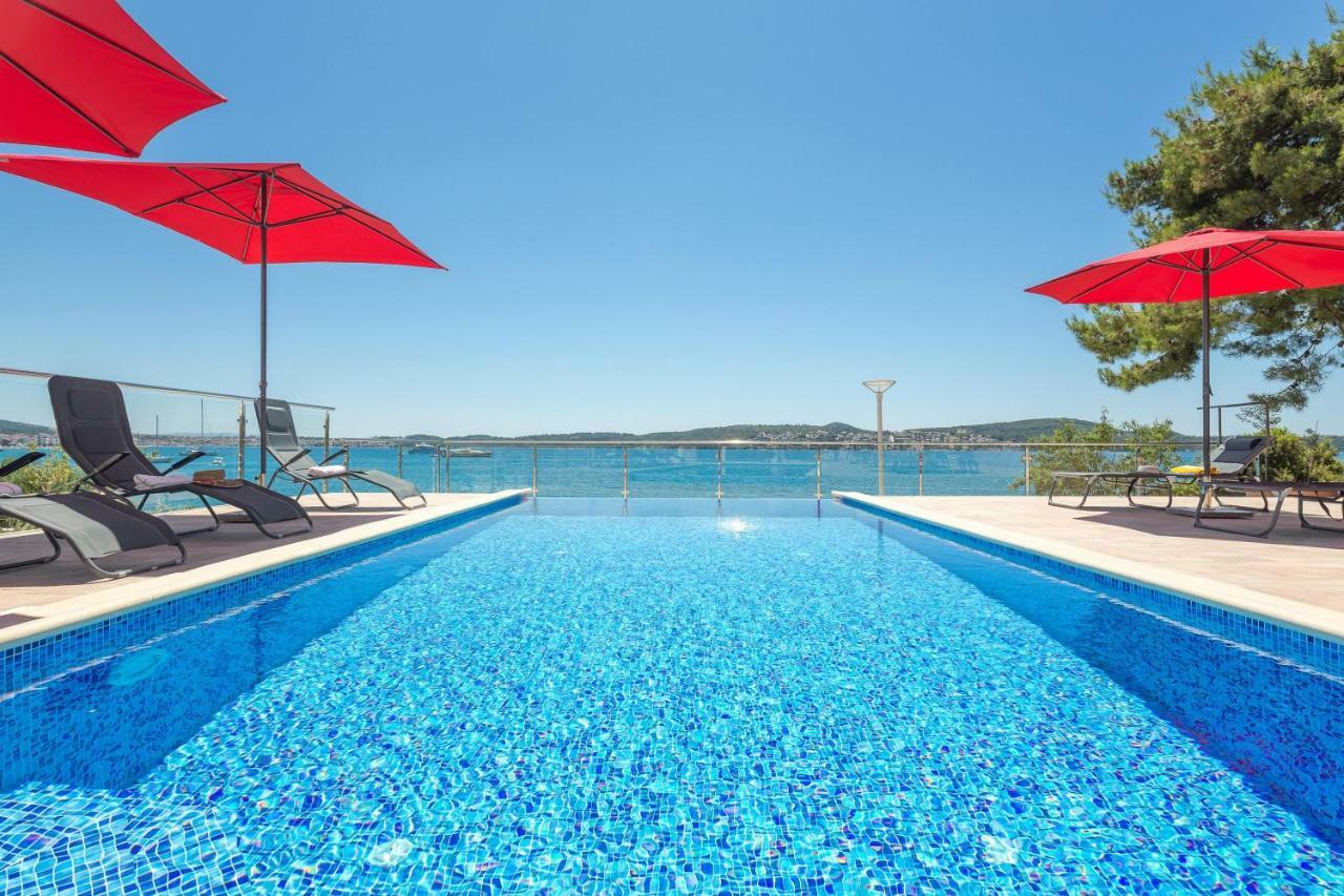 Gem Of The Sea Luxury Beach Apartment With Brand New Heating Infinity Pool Trogir Bagian luar foto