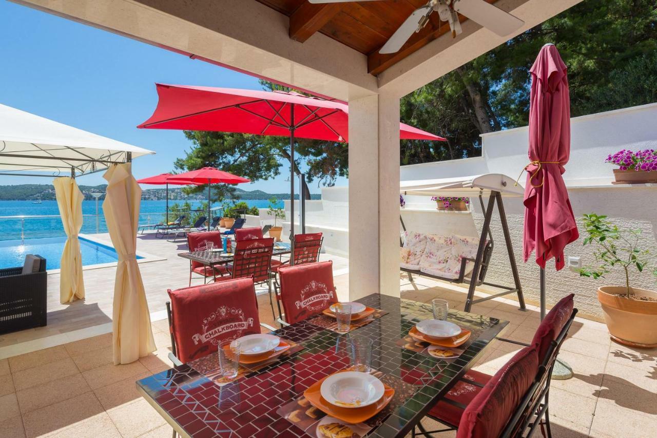 Gem Of The Sea Luxury Beach Apartment With Brand New Heating Infinity Pool Trogir Bagian luar foto