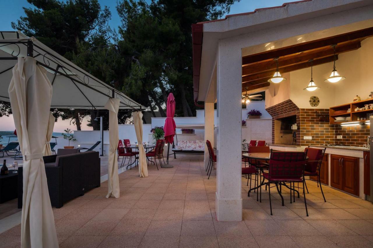 Gem Of The Sea Luxury Beach Apartment With Brand New Heating Infinity Pool Trogir Bagian luar foto