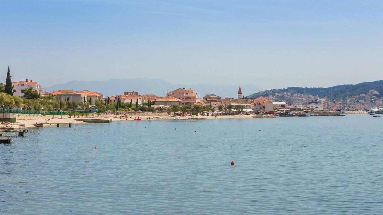 Gem Of The Sea Luxury Beach Apartment With Brand New Heating Infinity Pool Trogir Bagian luar foto