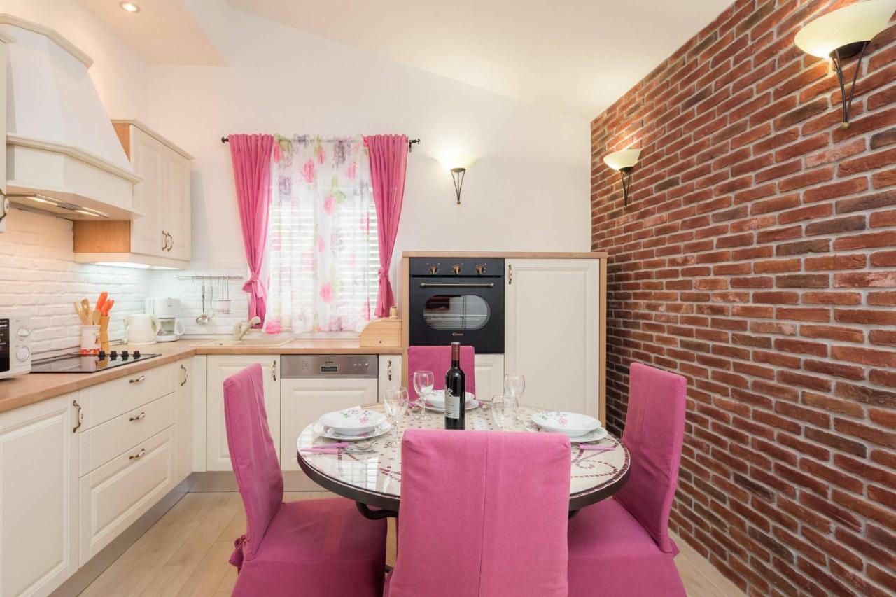 Gem Of The Sea Luxury Beach Apartment With Brand New Heating Infinity Pool Trogir Bagian luar foto