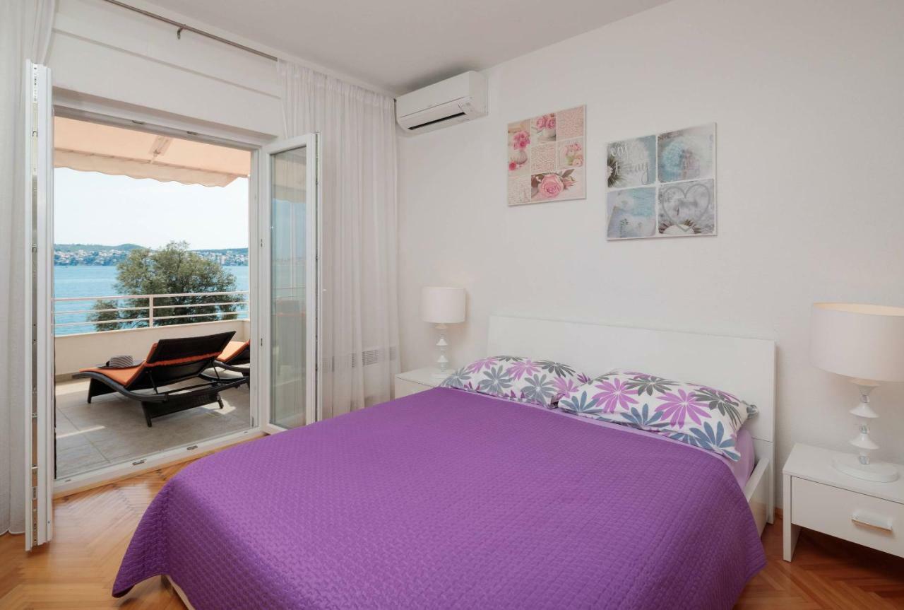 Gem Of The Sea Luxury Beach Apartment With Brand New Heating Infinity Pool Trogir Bagian luar foto