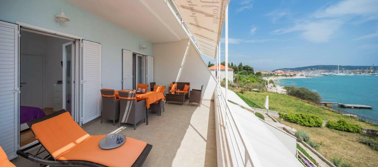 Gem Of The Sea Luxury Beach Apartment With Brand New Heating Infinity Pool Trogir Bagian luar foto