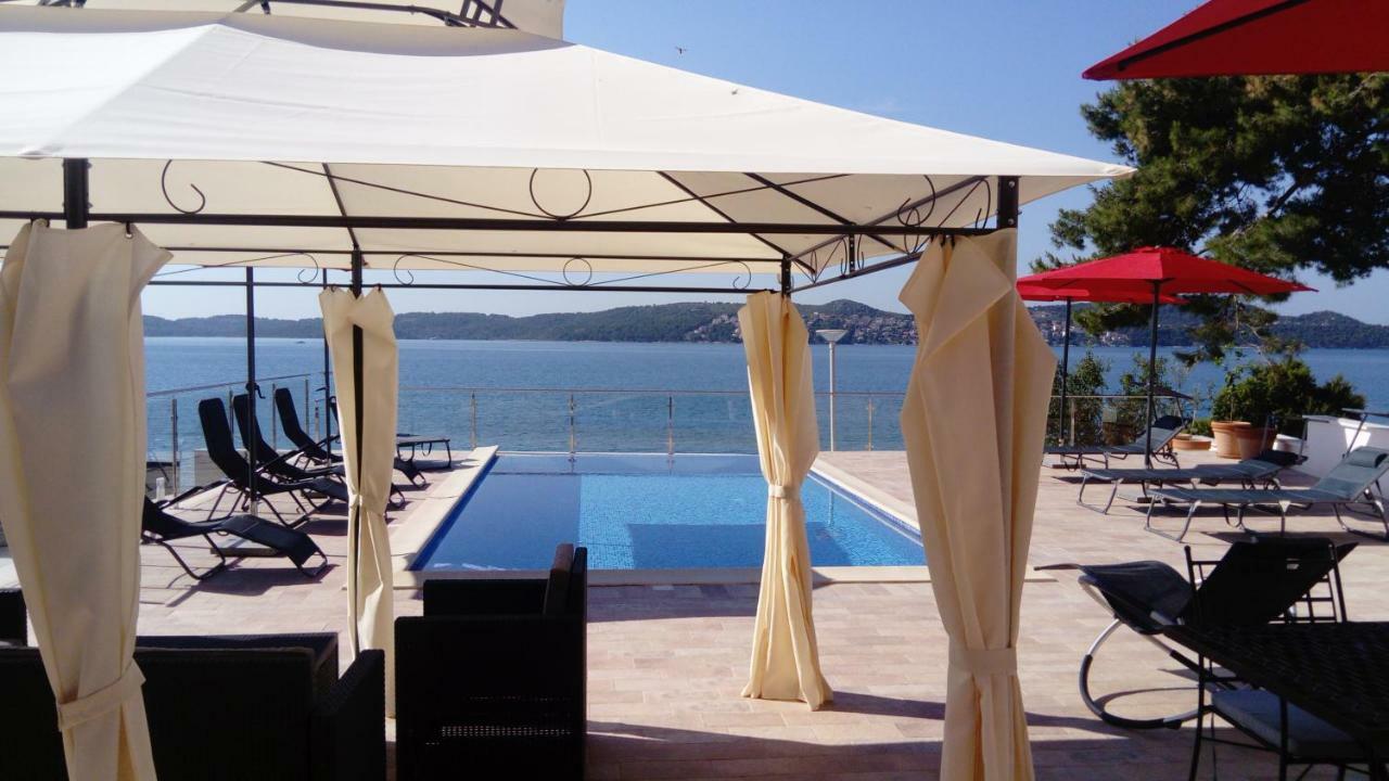 Gem Of The Sea Luxury Beach Apartment With Brand New Heating Infinity Pool Trogir Bagian luar foto