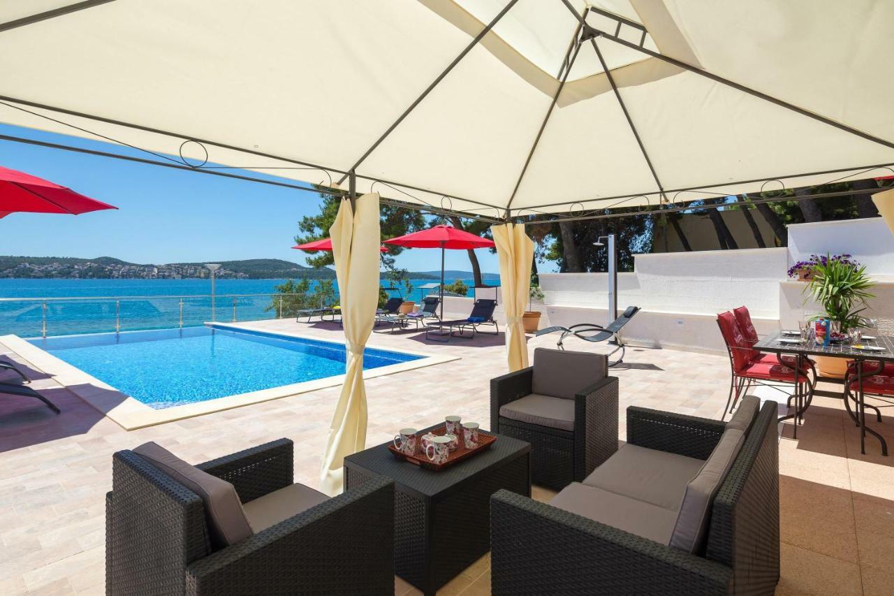 Gem Of The Sea Luxury Beach Apartment With Brand New Heating Infinity Pool Trogir Bagian luar foto