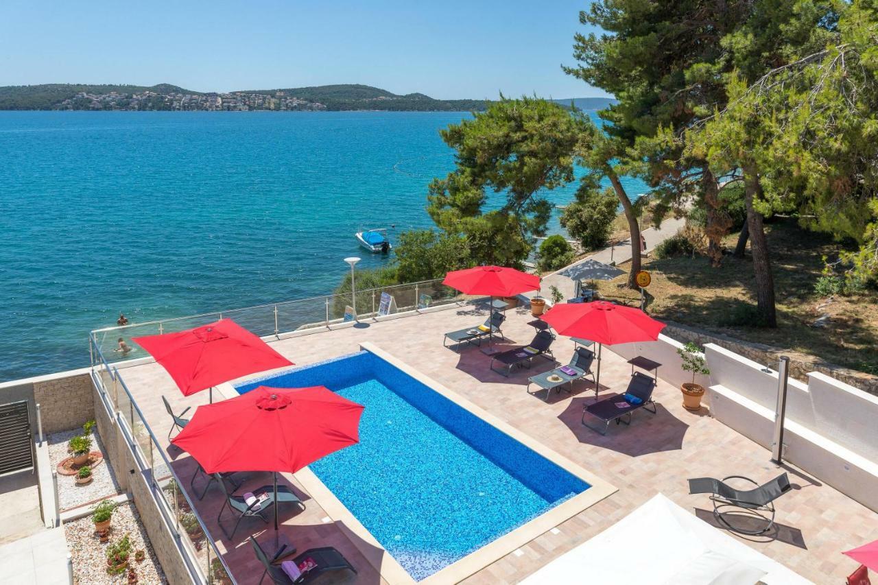 Gem Of The Sea Luxury Beach Apartment With Brand New Heating Infinity Pool Trogir Bagian luar foto