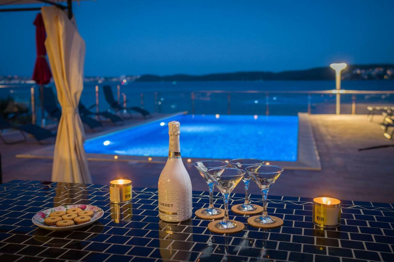 Gem Of The Sea Luxury Beach Apartment With Brand New Heating Infinity Pool Trogir Bagian luar foto