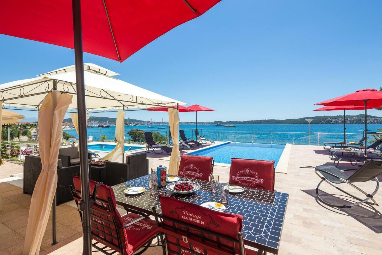 Gem Of The Sea Luxury Beach Apartment With Brand New Heating Infinity Pool Trogir Bagian luar foto