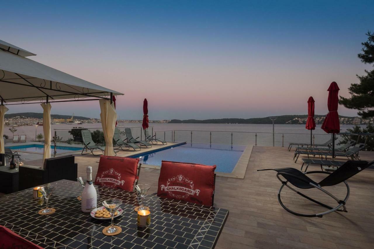 Gem Of The Sea Luxury Beach Apartment With Brand New Heating Infinity Pool Trogir Bagian luar foto