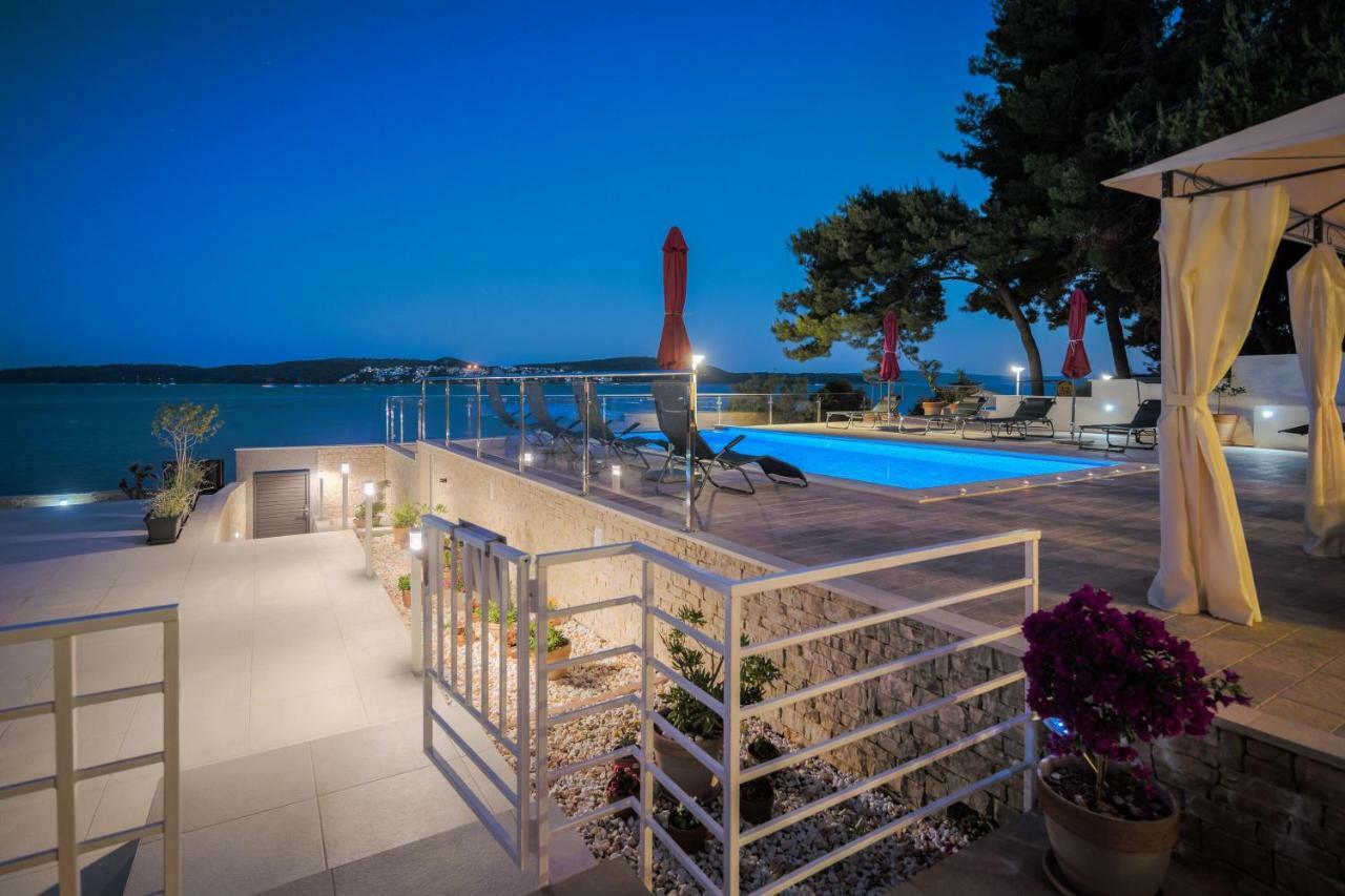 Gem Of The Sea Luxury Beach Apartment With Brand New Heating Infinity Pool Trogir Bagian luar foto