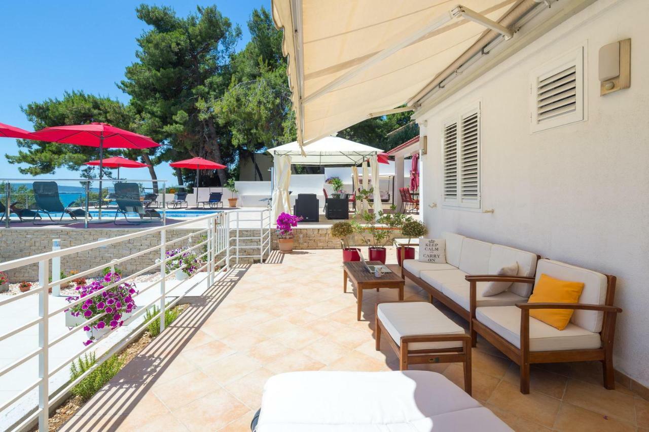Gem Of The Sea Luxury Beach Apartment With Brand New Heating Infinity Pool Trogir Bagian luar foto