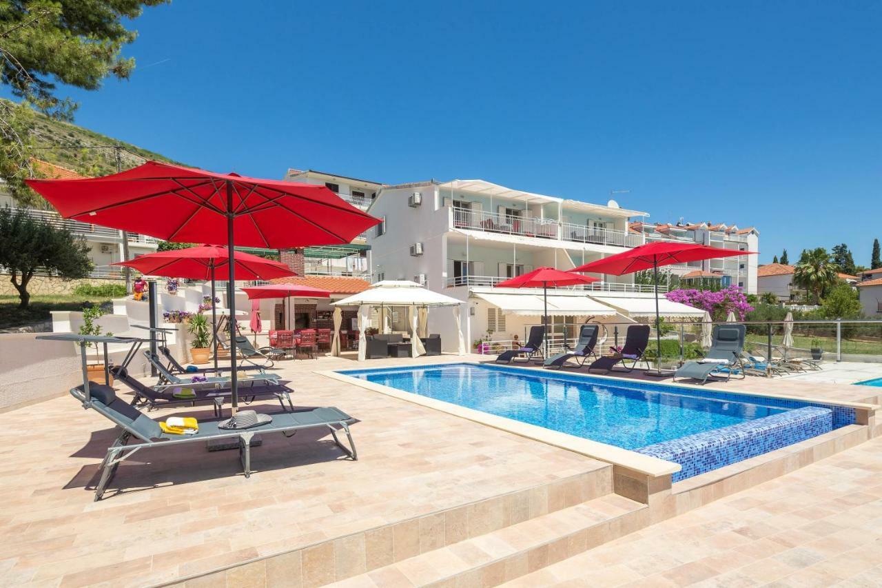 Gem Of The Sea Luxury Beach Apartment With Brand New Heating Infinity Pool Trogir Bagian luar foto